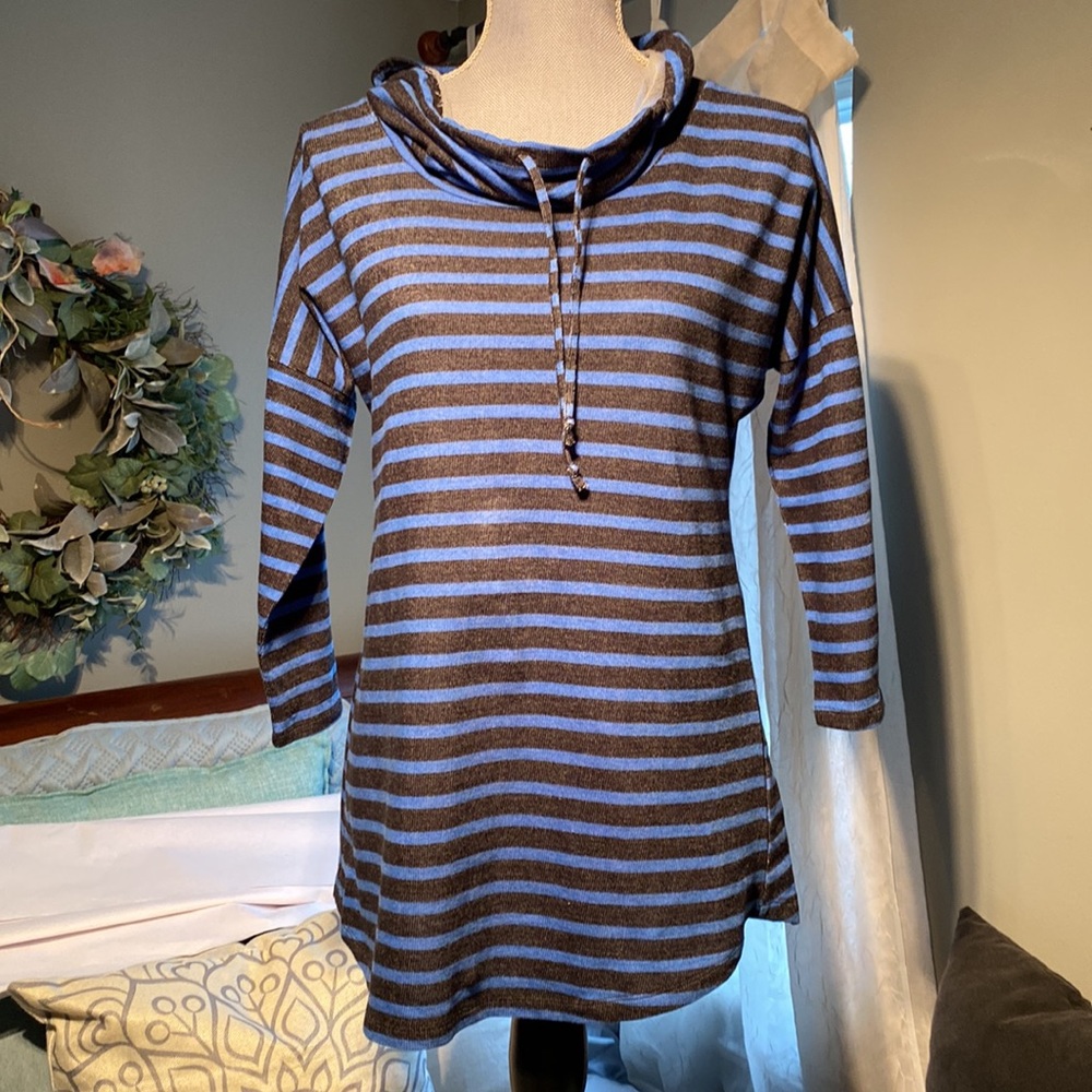 Cynthia Rowley cowl neck pull over top black and blue horizontal stripe med EUC